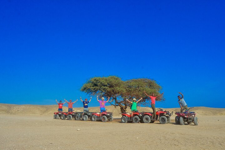 Avventura in quad e cammello a Echo Mountain da Sharm El Sheikh