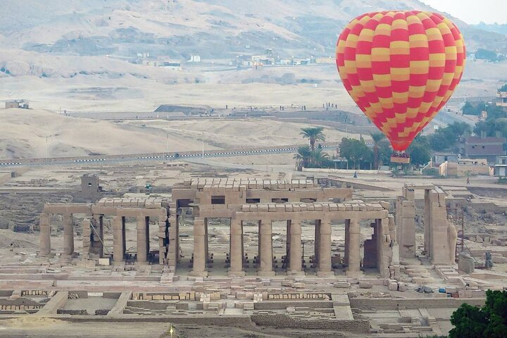 Private Luxor Overnight Tour with Hot Air Balloon from Hurghada