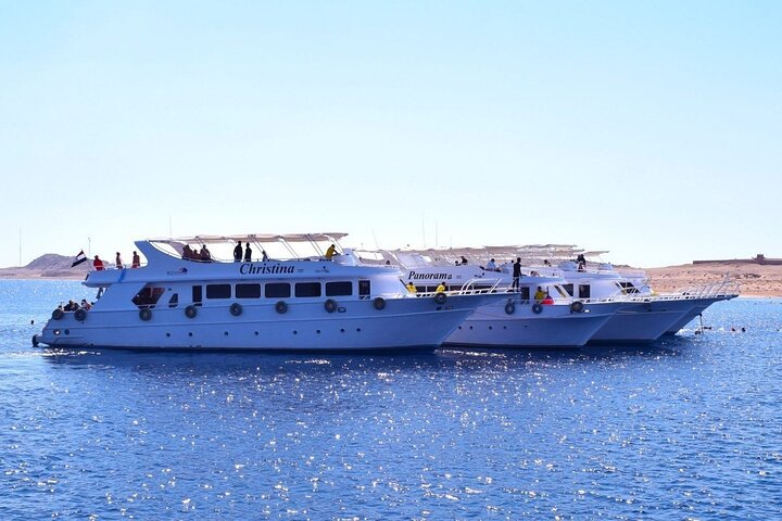 Croisière de plongée en apnée d'une journée avec déjeuner et sports nautiques depuis Hurghada