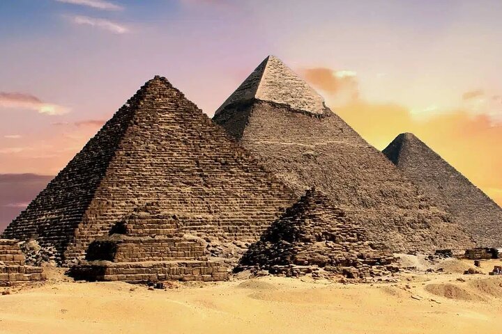 Pyramids & Egyptian Museum Full-Day Guided Tour by Bus from Sharm El-Sheikh