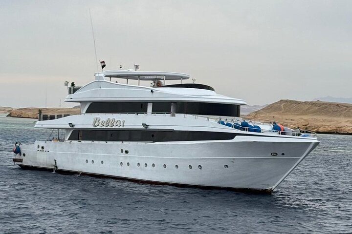 Eden Island Full-Day Boat Trip with Lunch from Hurghada