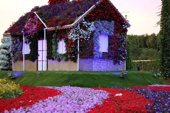 Dubai Miracle Garden Skip-the-Line Ticket with Private Transfer