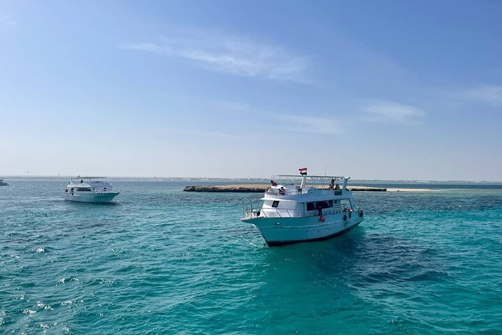 Eden Island Full-Day Boat Trip with Lunch from Hurghada