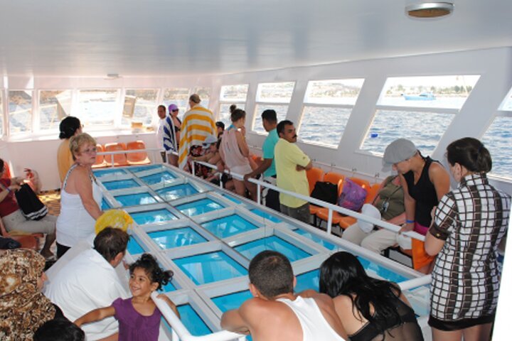 1-Hour Glass-Bottom Boat Tour with Private Transfer from Sharm El Sheikh