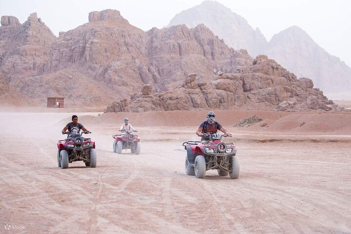 Avventura in quad e cammello a Echo Mountain da Sharm El Sheikh