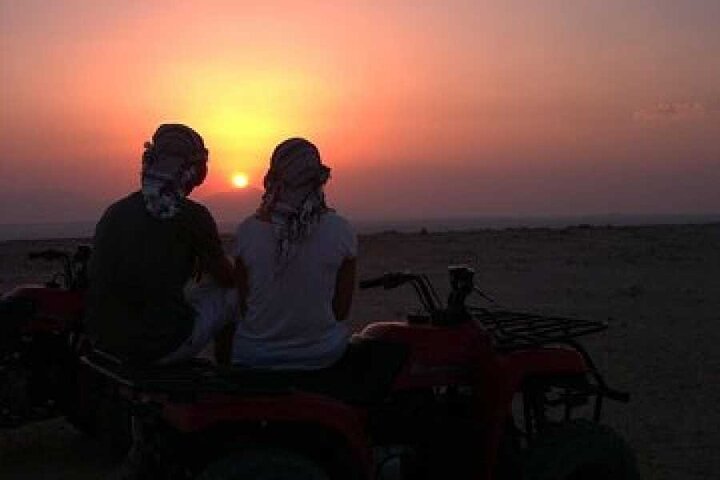 Marsa Alam Wüstenabenteuer: Jeep, Quad und Kamel mit Beduinen-Dinner