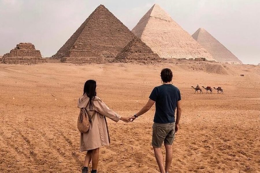 Private Tour to Pyramids, Sphinx & Egyptian Museum from Hurghada