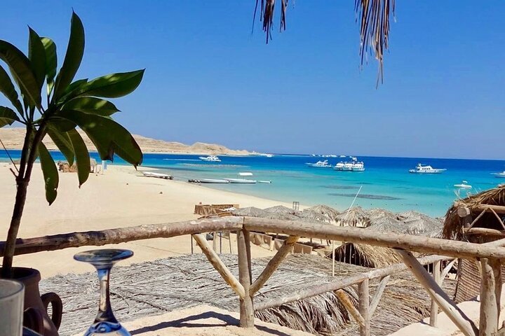 Velocità privata all'isola di Mahmya con pranzo e parasailing da Hurghada