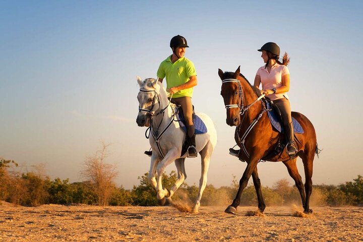 2-Hour Horseback Riding Tour Across Beach & Desert in Hurghada