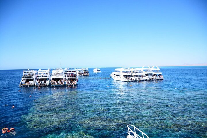 Croisière de plongée en apnée d'une journée avec déjeuner et sports nautiques depuis Hurghada